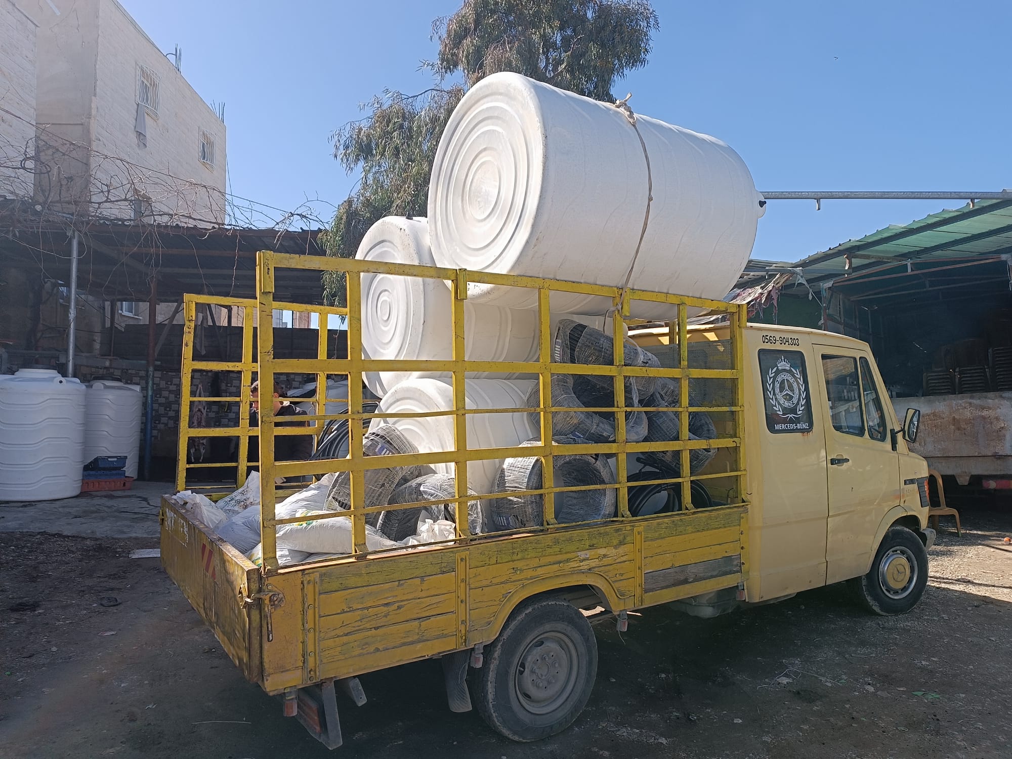 وزارة الزراعة والمركز الفلسطيني للتنمية الاجتماعية ينفذان نشاط دعم حدائق منزلية لـ 40 مستفيداً في يطا ضمن مشروع "شعاع أمل لأطفال فلسطين".