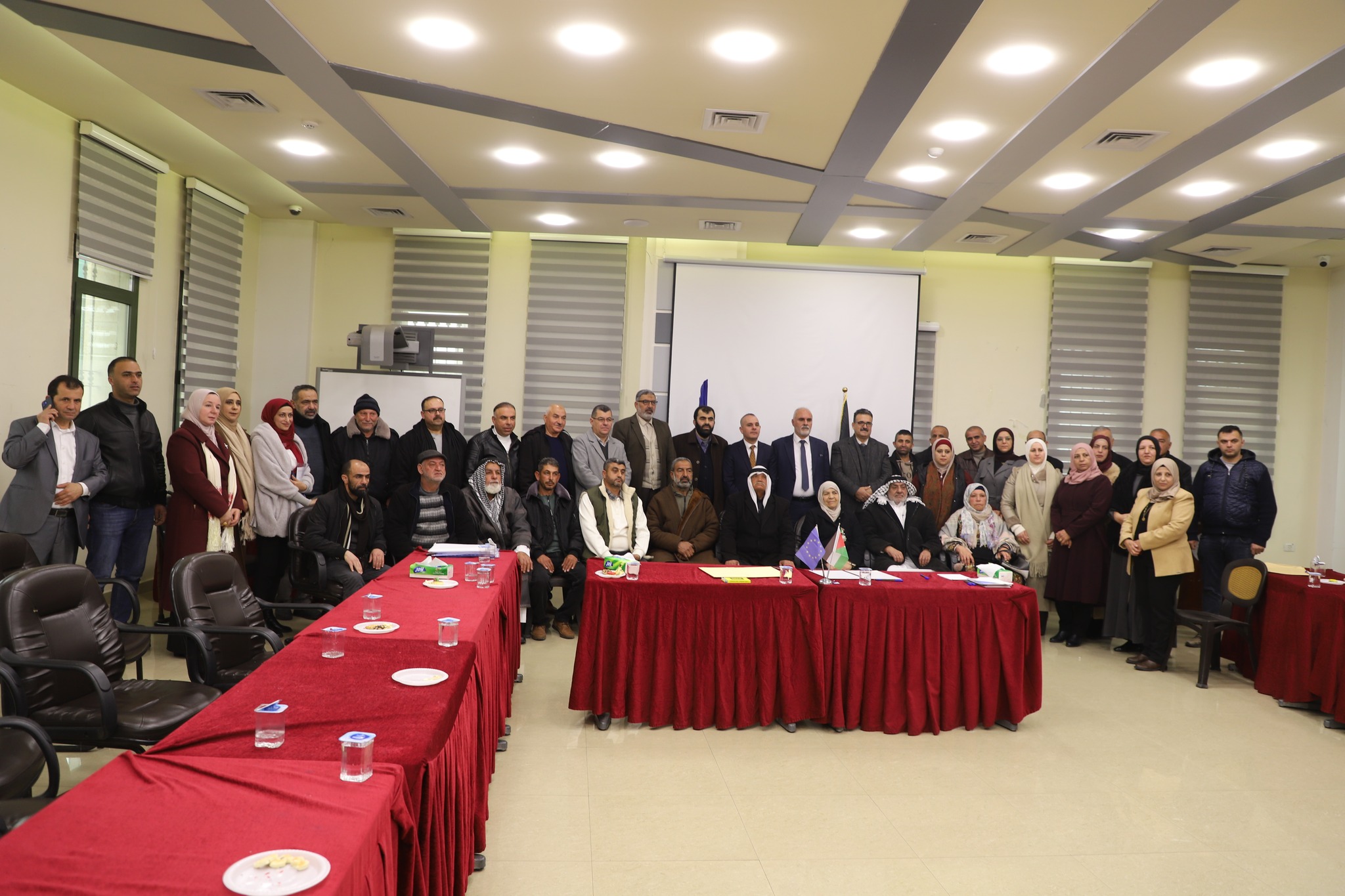 Ministry of Agriculture: Signing (16) project agreements for farmers who met the documentation of damages, worth (862) thousand shekels in Hebron and Bethlehem, within the framework of the agricultural assistance program funded by the European Union 26