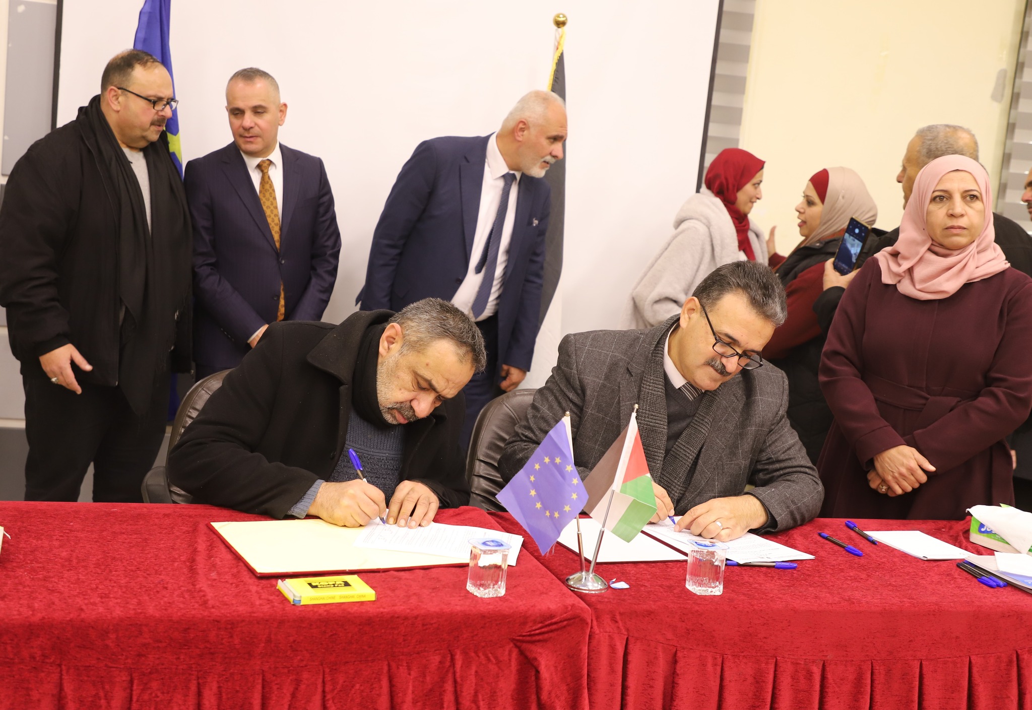 Ministry of Agriculture: Signing (16) project agreements for farmers who met the documentation of damages, worth (862) thousand shekels in Hebron and Bethlehem, within the framework of the agricultural assistance program funded by the European Union 27