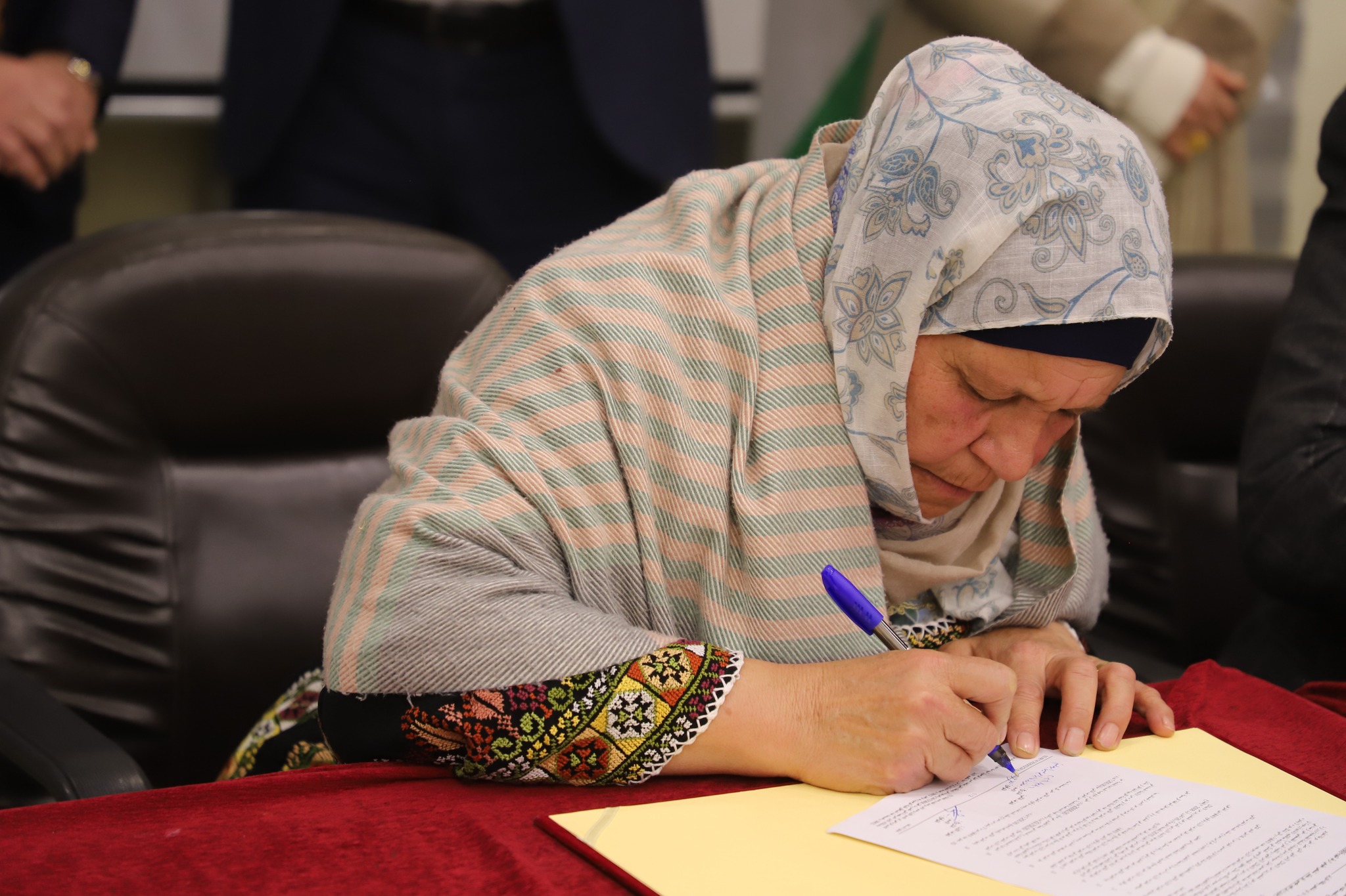 Ministry of Agriculture: Signing (16) project agreements for farmers who met the documentation of damages, worth (862) thousand shekels in Hebron and Bethlehem, within the framework of the agricultural assistance program funded by the European Union 23
