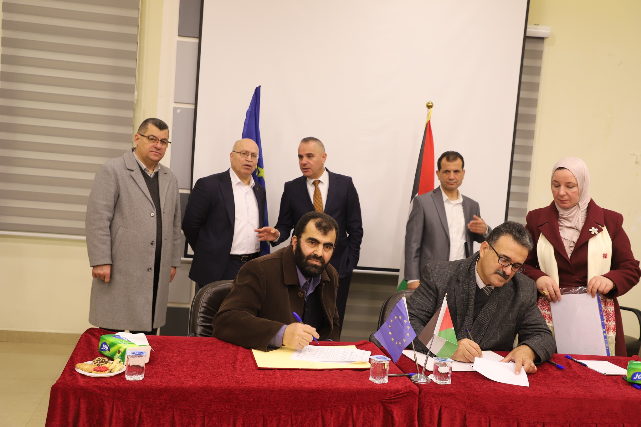 Ministry of Agriculture: Signing (16) project agreements for farmers who met the documentation of damages, worth (862) thousand shekels in Hebron and Bethlehem, within the framework of the agricultural assistance program funded by the European Union 20