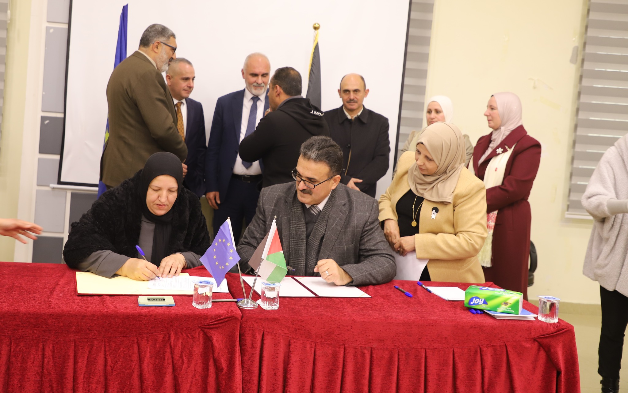 Ministry of Agriculture: Signing (16) project agreements for farmers who met the documentation of damages, worth (862) thousand shekels in Hebron and Bethlehem, within the framework of the agricultural assistance program funded by the European Union 18