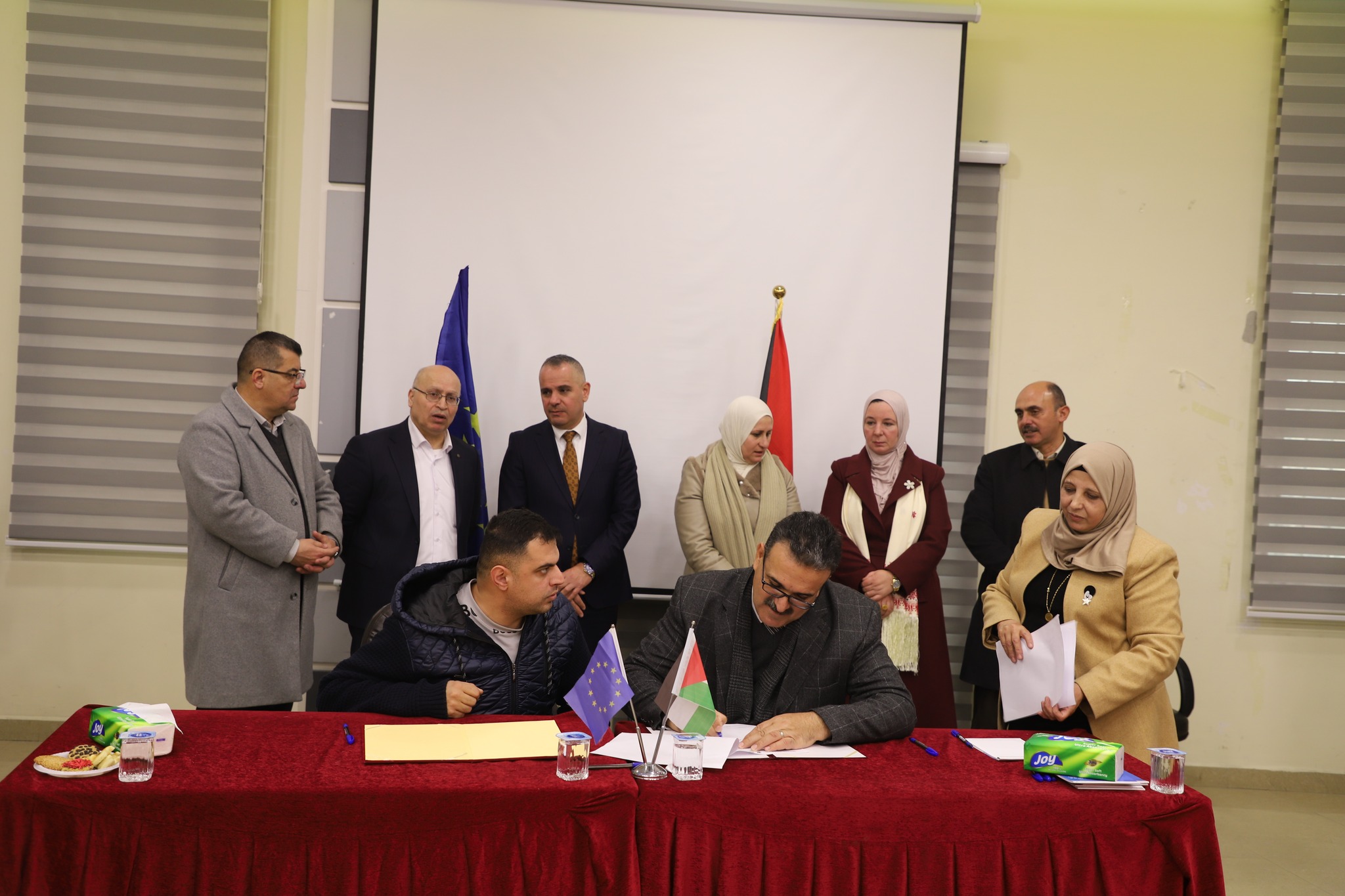 Ministry of Agriculture: Signing (16) project agreements for farmers who met the documentation of damages, worth (862) thousand shekels in Hebron and Bethlehem, within the framework of the agricultural assistance program funded by the European Union 17