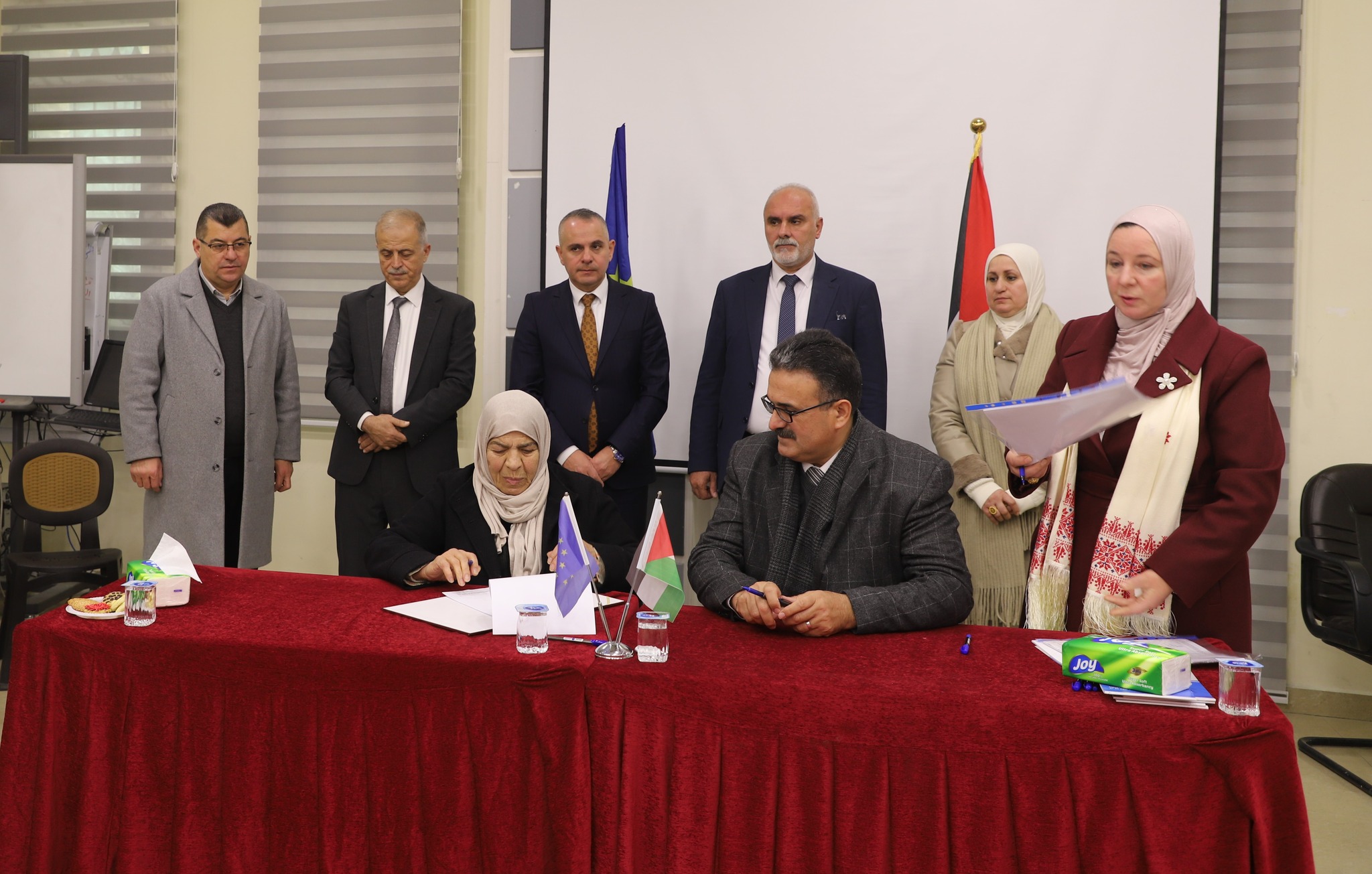 Ministry of Agriculture: Signing (16) project agreements for farmers who met the documentation of damages, worth (862) thousand shekels in Hebron and Bethlehem, within the framework of the agricultural assistance program funded by the European Union 16