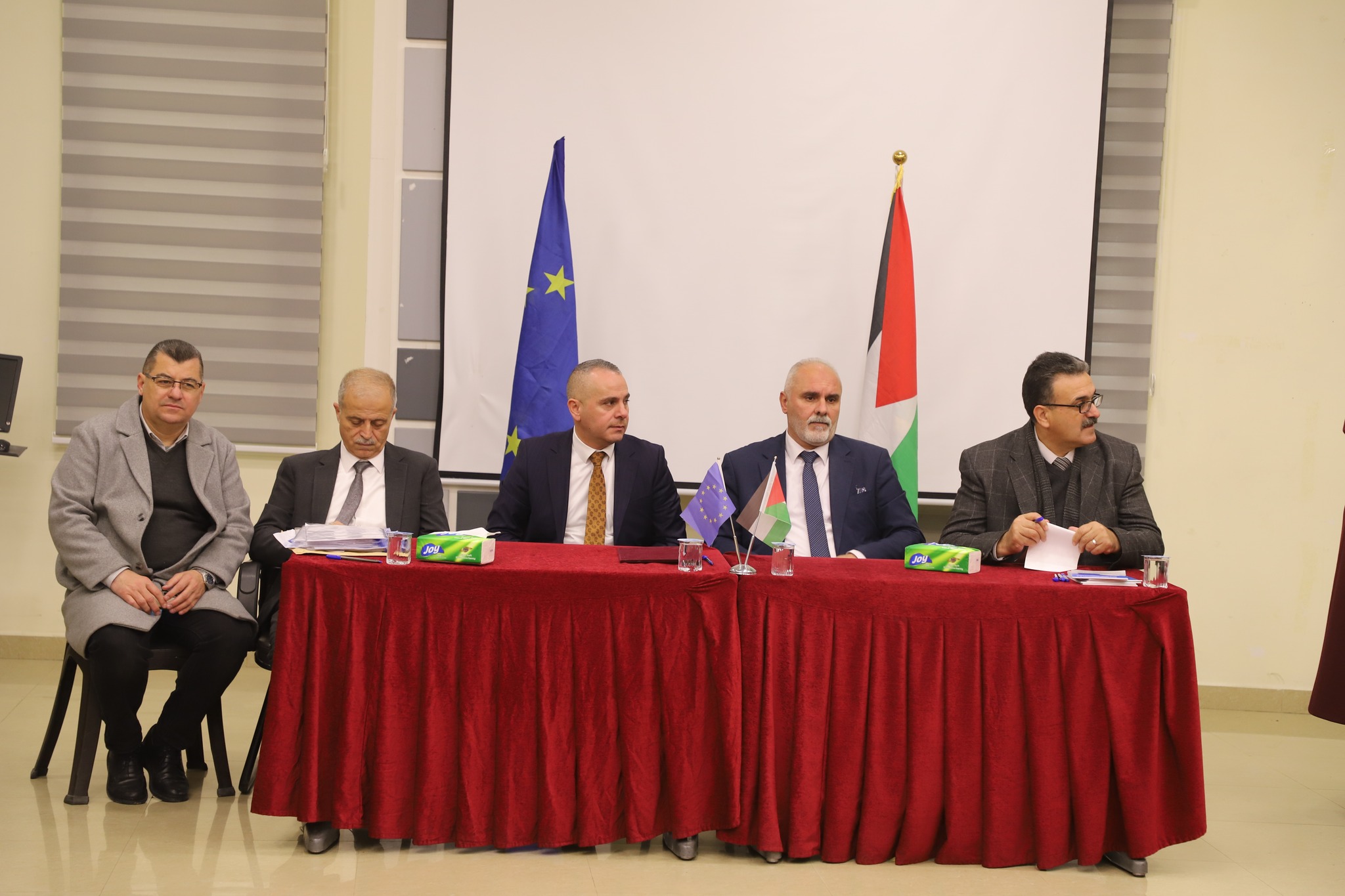 Ministry of Agriculture: Signing (16) project agreements for farmers who met the documentation of damages, worth (862) thousand shekels in Hebron and Bethlehem, within the framework of the agricultural assistance program funded by the European Union 11