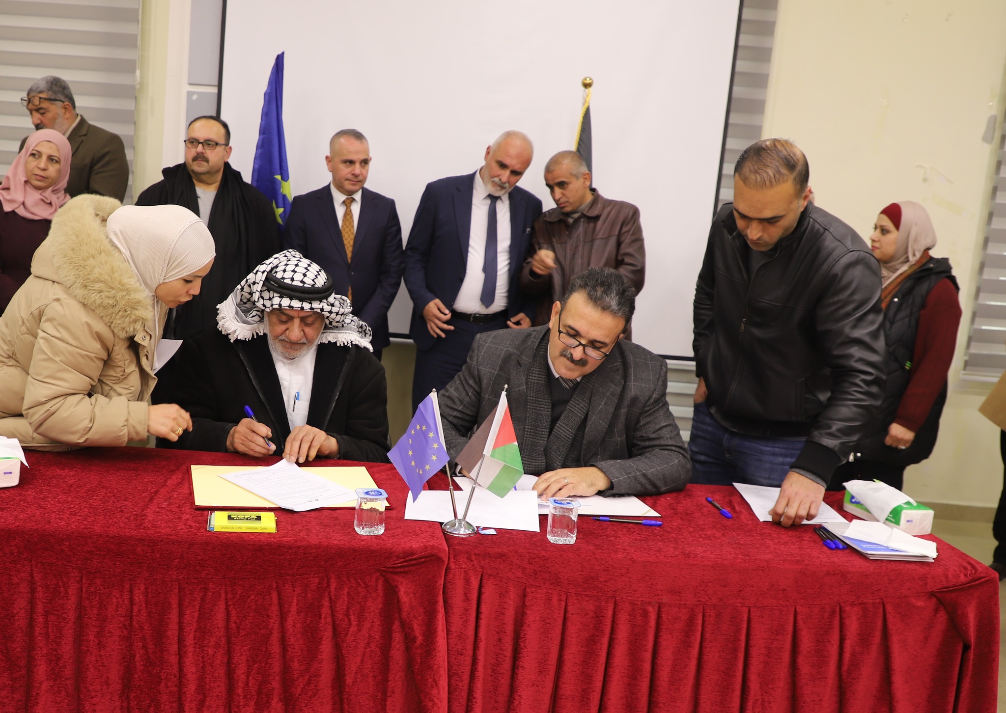 Ministry of Agriculture: Signing (16) project agreements for farmers who met the documentation of damages, worth (862) thousand shekels in Hebron and Bethlehem, within the framework of the agricultural assistance program funded by the European Union 9