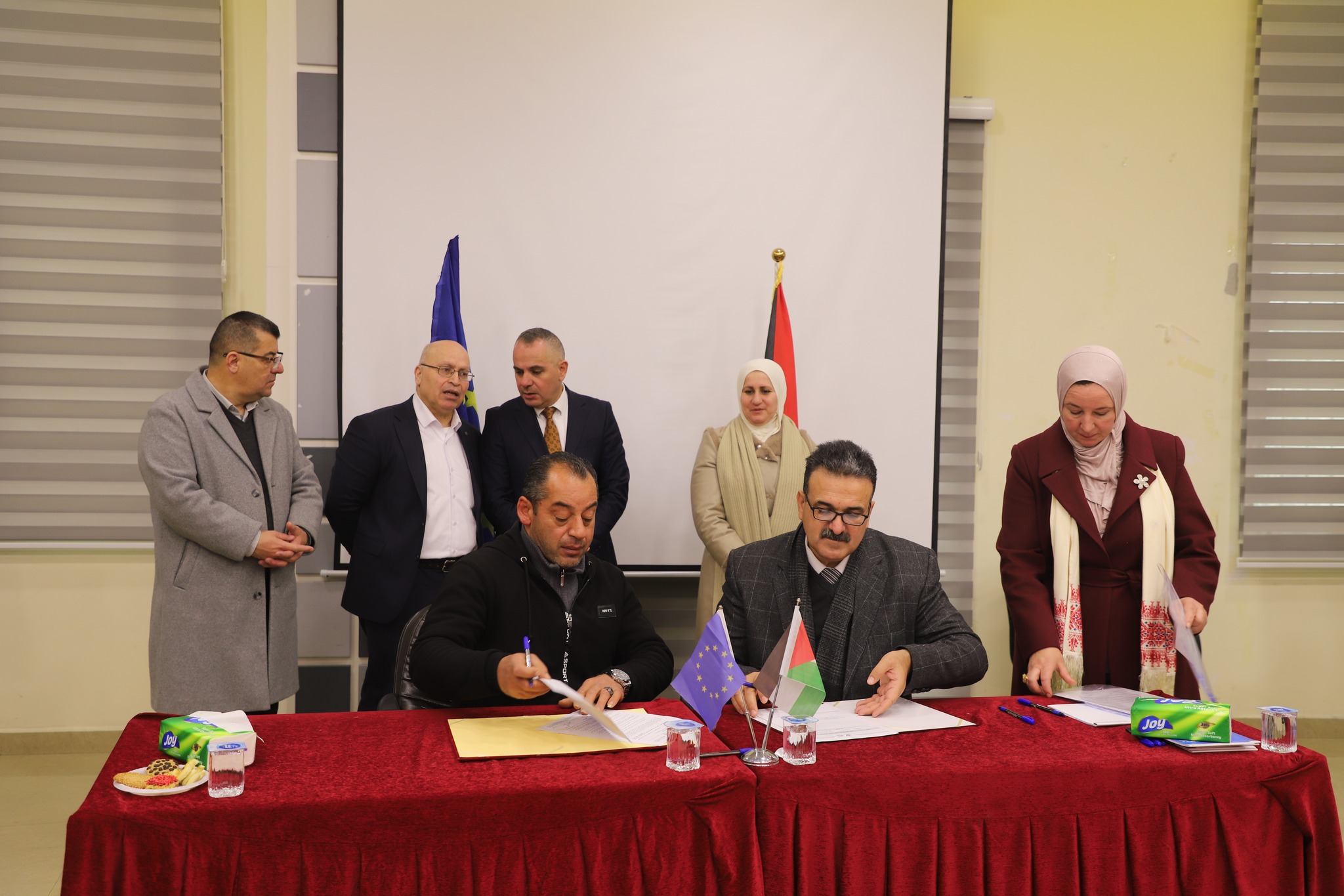Ministry of Agriculture: Signing (16) project agreements for farmers who met the documentation of damages, worth (862) thousand shekels in Hebron and Bethlehem, within the framework of the agricultural assistance program funded by the European Union 8
