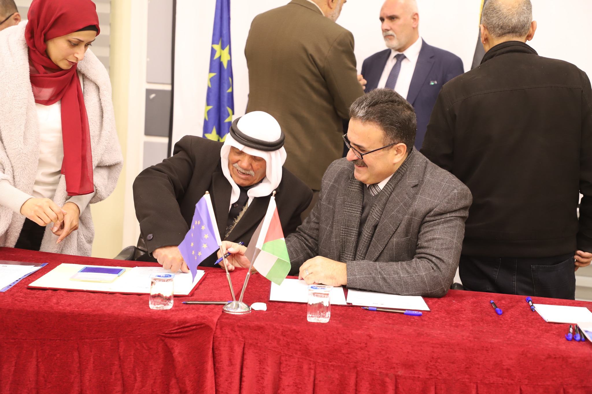 Ministry of Agriculture: Signing (16) project agreements for farmers who met the documentation of damages, worth (862) thousand shekels in Hebron and Bethlehem, within the framework of the agricultural assistance program funded by the European Union 7