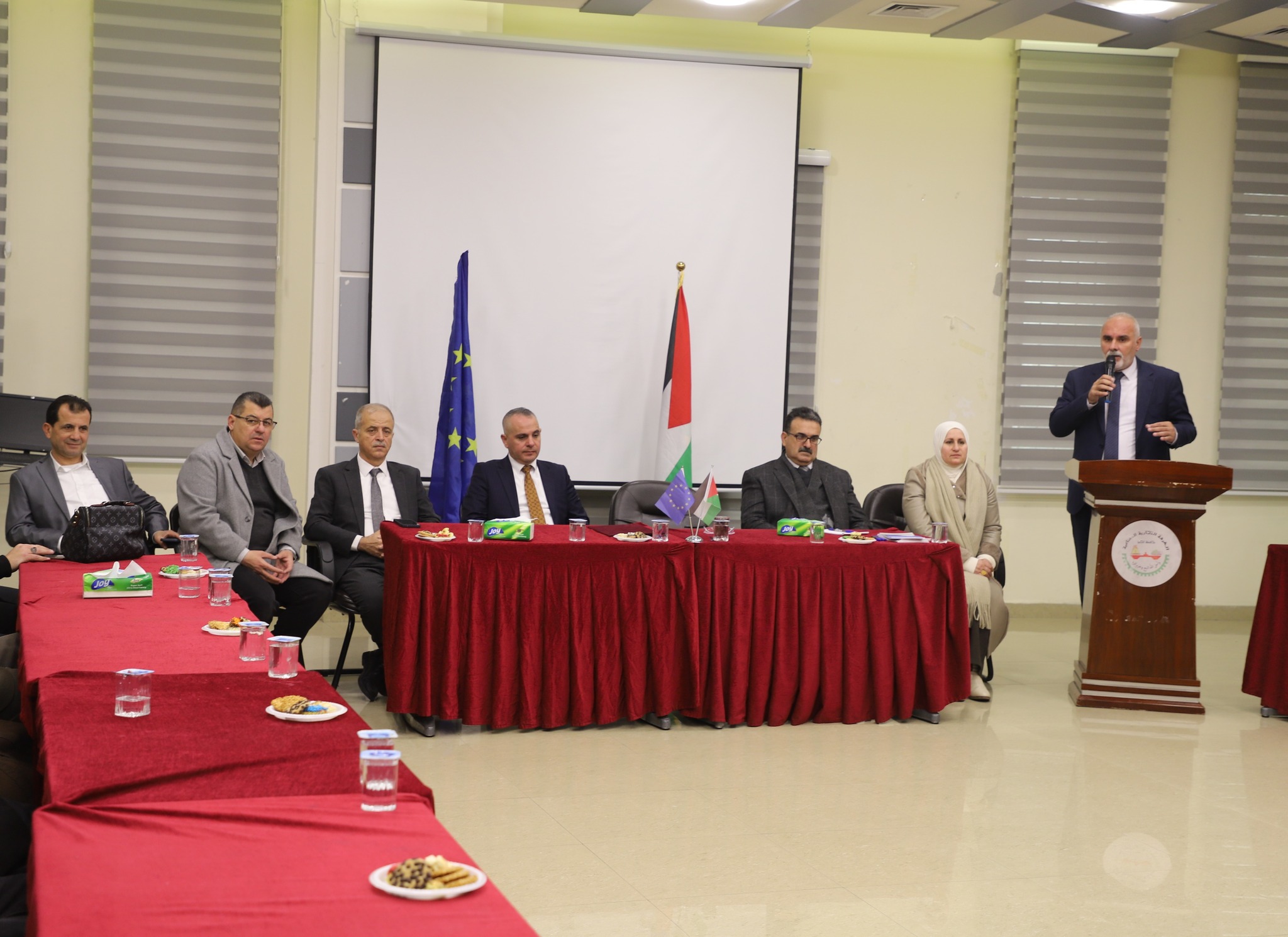 Ministry of Agriculture: Signing (16) project agreements for farmers who met the documentation of damages, worth (862) thousand shekels in Hebron and Bethlehem, within the framework of the agricultural assistance program funded by the European Union 6