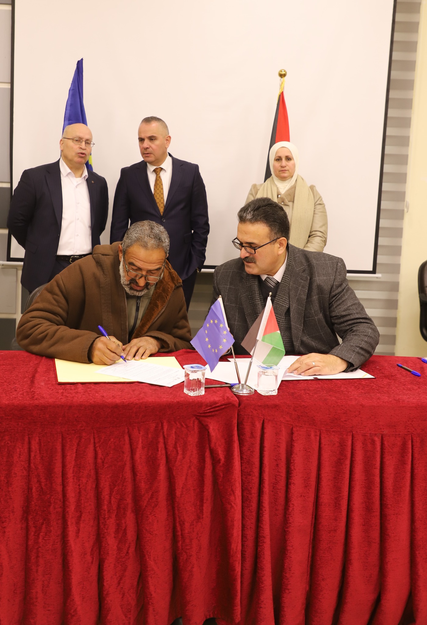 Ministry of Agriculture: Signing (16) project agreements for farmers who met the documentation of damages, worth (862) thousand shekels in Hebron and Bethlehem, within the framework of the agricultural assistance program funded by the European Union 3