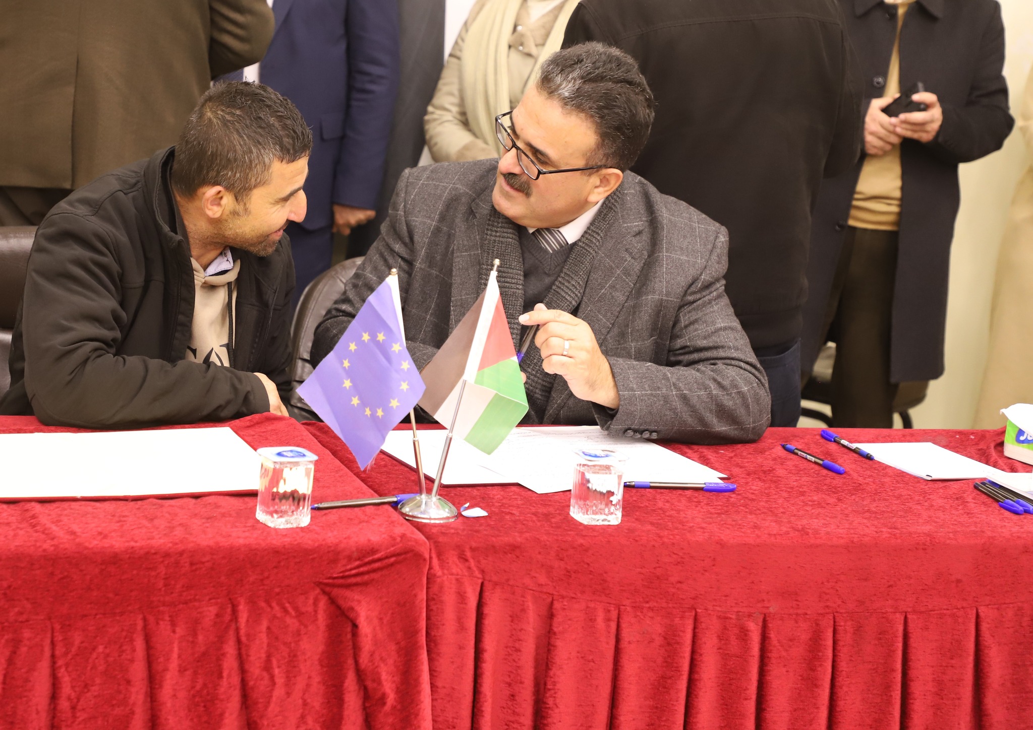 Ministry of Agriculture: Signing (16) project agreements for farmers who met the documentation of damages, worth (862) thousand shekels in Hebron and Bethlehem, within the framework of the agricultural assistance program funded by the European Union 1