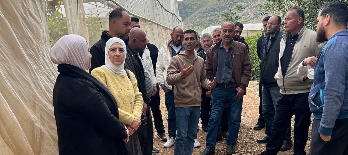 وزارة الزراعة: ضمن أنشطة مشروع (IFAD II) زراعة نابلس تنفذ زيارة تبادلية لـ20 مزارعاً من بيت فوريك وبيت دجن إلى مزارع نموذجية في طوباس