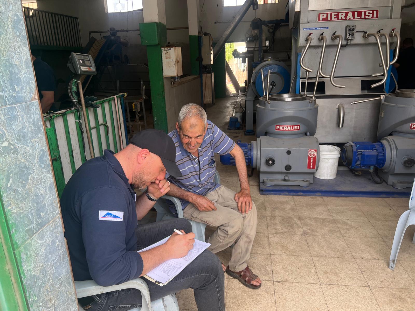 ضمن مشروع "مبادرتي" وبتمويل صندوق (IBSA)، وزارة الزراعة و(UNDP) ينفذان حملة تقييم لمعاصر الزيتون في شمال الخليل.