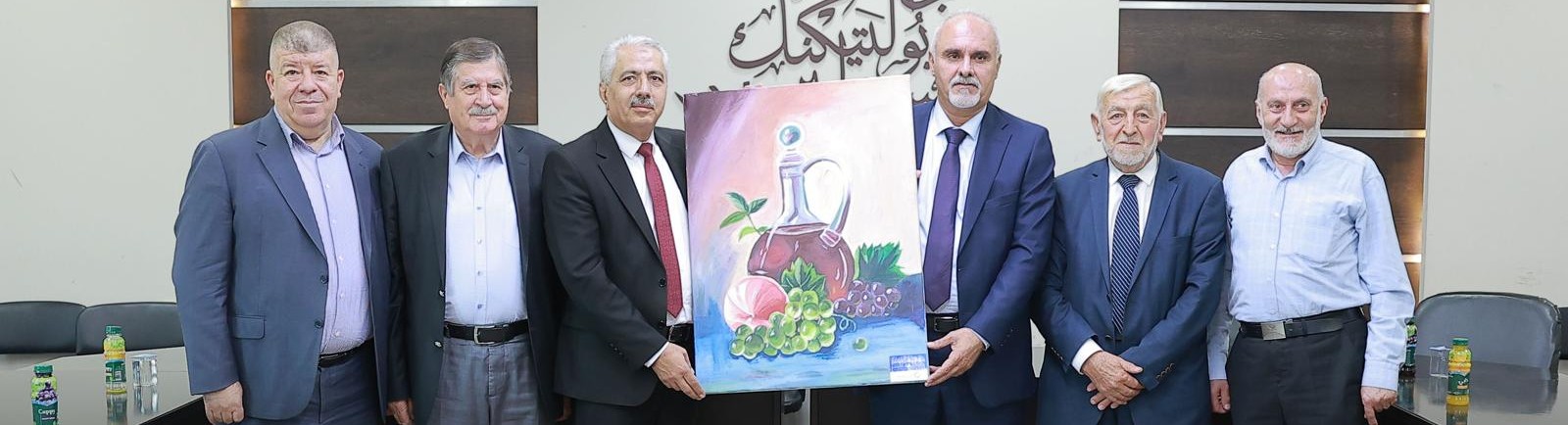 🔴 وزير الزراعة يزور جامعة بوليتكنك فلسطين ويتفقد مراكزها البحثية ويبحث تعزيز الشراكة لخدمة القطاع الزراعي.