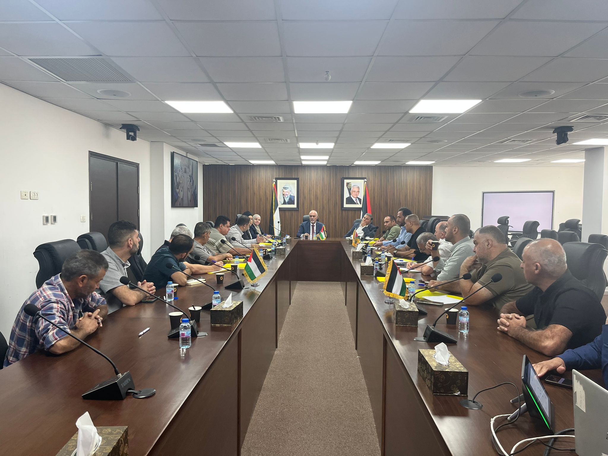 🔴 وزارة الزراعة تناقش خطة التطعيم ضد الحمى المالطية وتبدأ توزيع المطاعيم على مديريات البيطرة.
