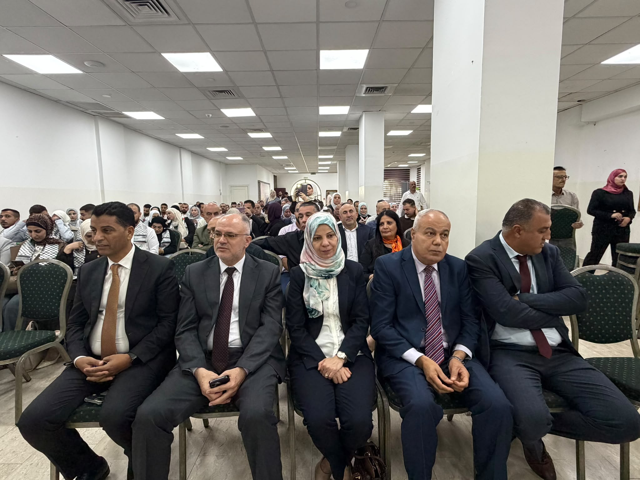 🔴 وزير الزراعة يشهد أداء المهندسين الزراعيين الجدد قسم المهنة، ويشارك نقابة المهندسين الزراعيين الاحتفال بيوم المهندس الزراعي العربي.