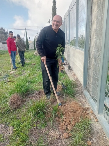 Ministry of Agriculture: Qalqilya Agriculture Directorate is implementing a seedling planting activity in the town of Far'ata as part of the "Greening My Country"