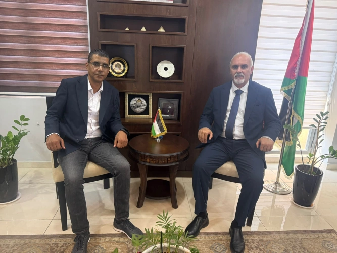 Slaimiyah receives Fateh Movement Central Committee member Zakaria Zubeidi and discusses arrangements for the 2026 national olive harvest campaign