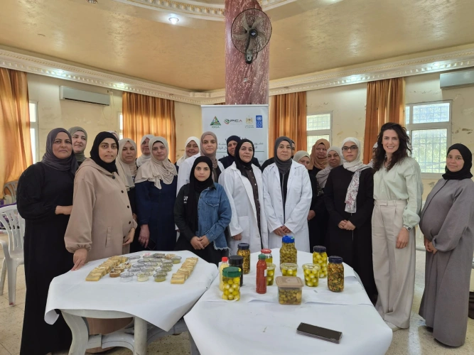ضمن مشروع "مبادرتي" ، وبتمويل صندوق (IBSA)، وزارة الزراعة و(UNDP) ينفذان تدريباً حول تصنيع مراهم الزيت والصابون لصالح 15 مزارعة في منطقة اسكاكا / سلفيت.