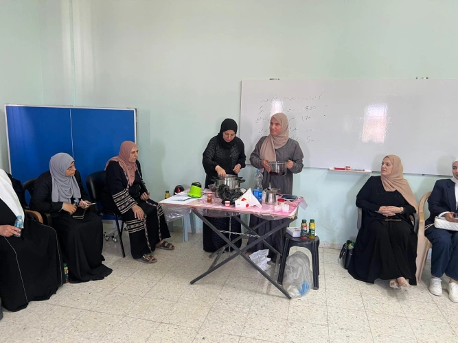 Ministry of Agriculture: Tulkarem Agriculture implements training for 40 beneficiaries on the manufacture of beeswax creams in Thinnaba