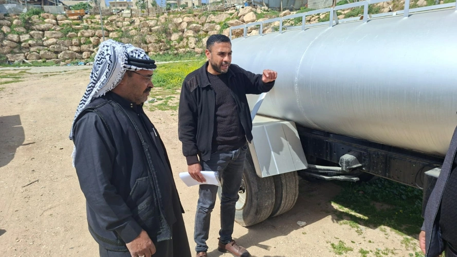 The Ministry of Agriculture, the Ministry of Jerusalem Affairs, and the Land Research Center distributed nine towed water tanks to beneficiaries in several areas under the “Sumud” project, funded by the Moroccan Bayt Mal Al-Quds Agenc