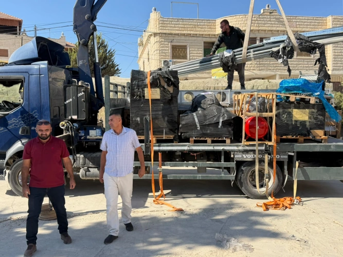 🔴 وزارة الزراعة تورد محلبين إلكترونيين لمزرعتي أغنام نموذجيتين في يطا ومسافر بني نعيم بقيمة 945 ألف شيكل بتمويل مشترك حكومي والاتحاد الأوروبي وتنفيذ شركة الحصاد الفلسطينية.