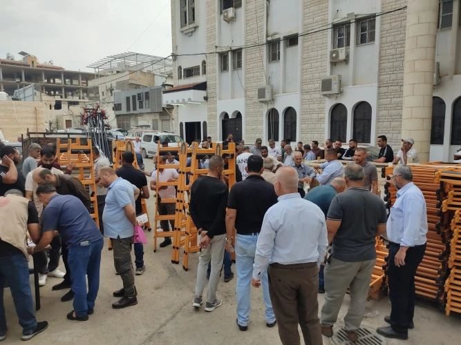 Ministry of Agriculture: Tulkarm Agriculture Directorate and Ma’an Development Center have distributed 124 olive-picking rakes, 124 agricultural ladders, and 620 harvesting sheets to 124 farmers in different towns in Tulkarm.