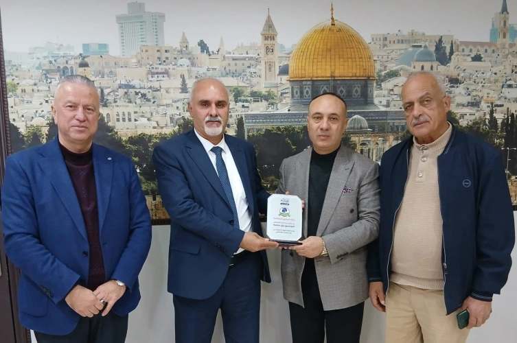 سليمية يناقش مطالب القطاع الخاص بتشديد الرقابة على سوق لحوم الحبش والدواجن