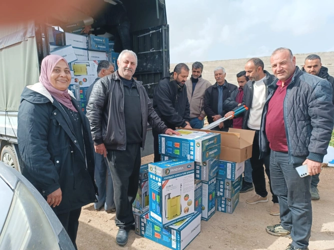 The Ministry of Agriculture, in cooperation with the Agricultural Relief, conduct a field day for almond farmers and distributing 40 bags of plant production supplies in Jenin Governorate
