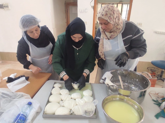 Ministry of Agriculture: Tulkarem Agriculture, in partnership with the FAO and with funding from the European Union, conduct a practical demonstration on cheese making with the participation of 25 women in the Shweika
