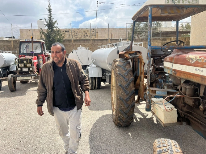 The Ministry of Agriculture and partners distribute six towed water tanks to Hizma, Mikhmas, and Jaba’ communities through the “Sumud” project funded by Bayt Mal Al-Quds Al-Sharif Agency