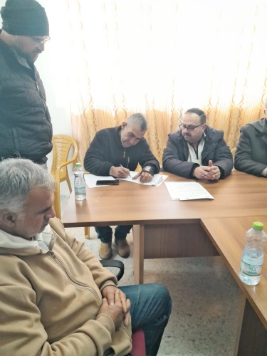 Ministry of Agriculture: Signing economic empowerment agreements for 12 families in Halhul in cooperation with the Ministry of Social Development and the Land Research Center and with funding from the "Creek" Foundation