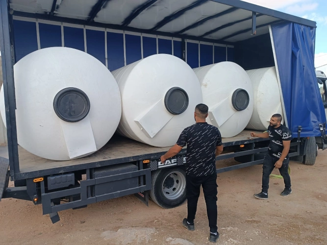 Ministry of Agriculture: Yatta Agriculture Directorate has carried out an emergency response in Al-Fakhit and Al-Tabban, providing nine water tanks and tarpaulins for livestock.