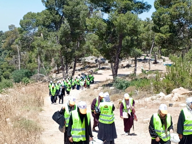 Hebron Agriculture organized an environmental trail in Wadi Qaf Reserve for 50 beneficiaries with partner institutions and support from Al-Multaqa Al-Ahli Association.
