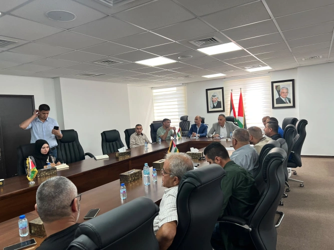 وزارة الزراعة تبحث تطوير إنتاج أشتال الزيتون والخروب المطعم لتعزيز المشاتل الحرجية والحفاظ على الأصناف الوطنية.
