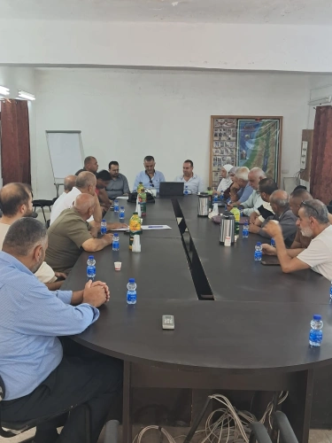 وزارة الزراعة: زراعة نابلس تنظم بالشراكة مع مؤسسة المواصفات والمقاييس الفلسطينية وشركة جبل الزيتون الأخضر ورشة عمل لتطبيق معايير الجودة في معاصر الزيتون وتحسين جودة الإنتاج لـ20 من أصحاب المعاصر.