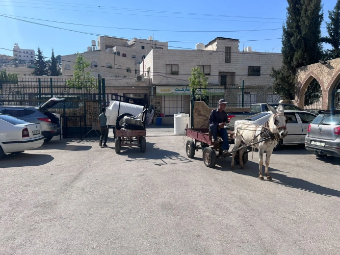 Ministry of Agriculture: Under the supervision and participation of the Central Hebron Agriculture Directorate, Areej and the Unified Palestinian Call deliver home garden supplies in Wadi Al-Saman.