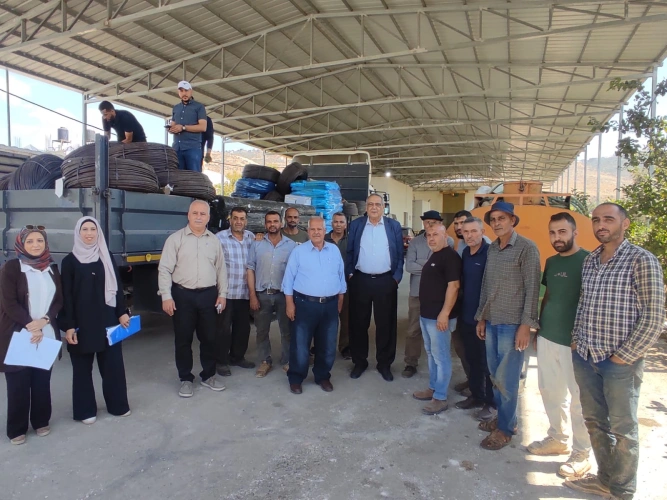 Ministry of Agriculture: In partnership with the Applied Research Institute - Jerusalem (ARIJ) and Save the Children, completes the delivery of agricultural materials to 50 beneficiary farmers Tulkarem .