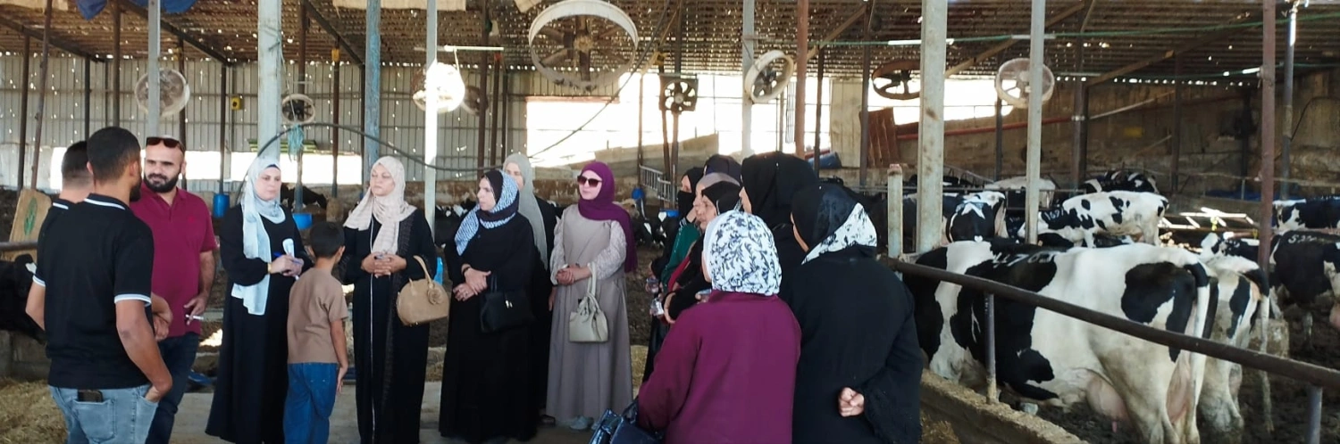 🔴وزارة الزراعة: &nbsp;زراعة وبيطرة يطا تنفذ بالشراكة مع منظمة الأغذية والزراعة (FAO) زيارة ميدانية لـ30 مزارعاً ومزارعة من يطا والسموع حول إدارة المزارع الحديثة والسلامة الصحية لمنتجات الحليب بدعم من الاتحاد الأوروبي.