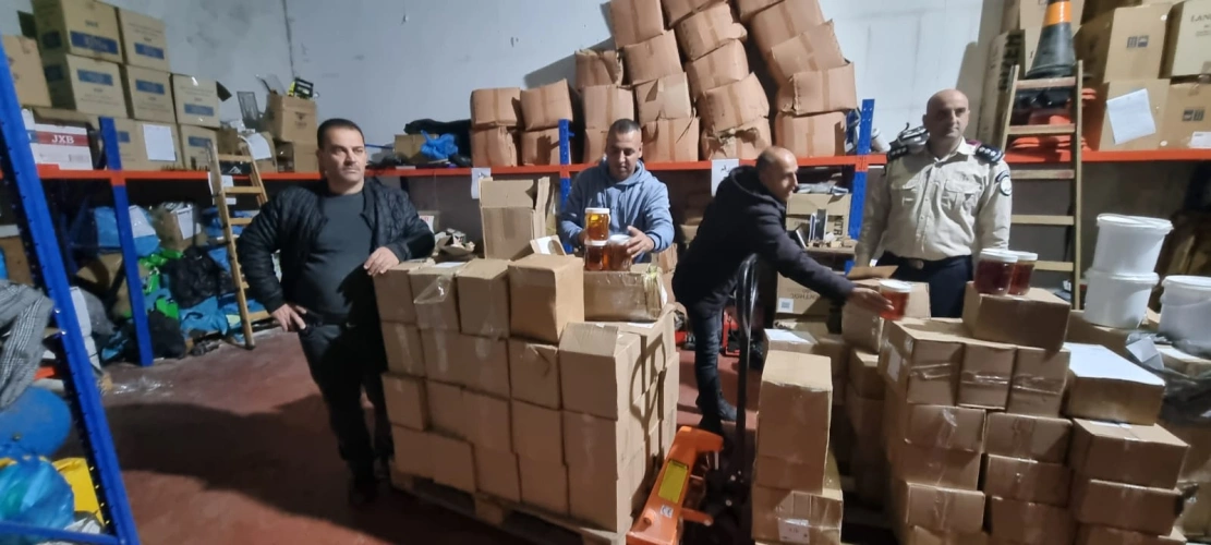 وزارة الزراعة وشركائها من الضابطة الجمركية ووزارة الصحة تضبط عسل مغشوش في محافظة جنين.