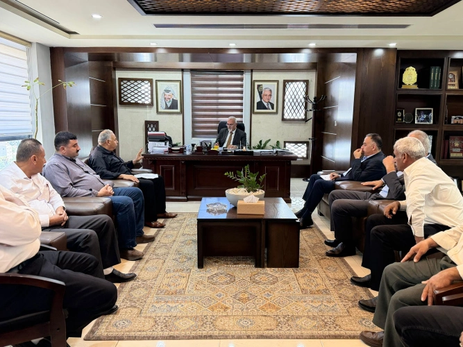 Slaimiya discusses with the village councils of Ain Shibli and Bardala their agricultural needs and ways to support farmers and enhance their resilience.