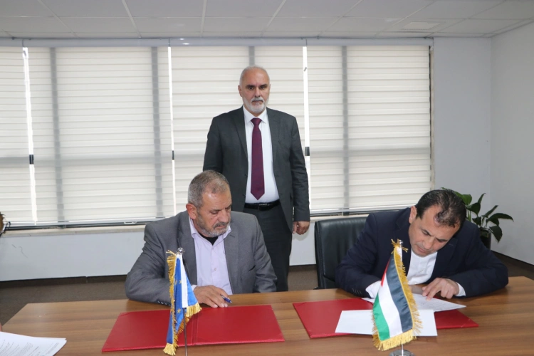The Ministry of Agriculture signed 12 agreements, with total 605,000 shekels, to support farmers in Jerusalem, Salfit, Ramallah, and Al-Bireh, under the EU-funded agricultural assistance program.