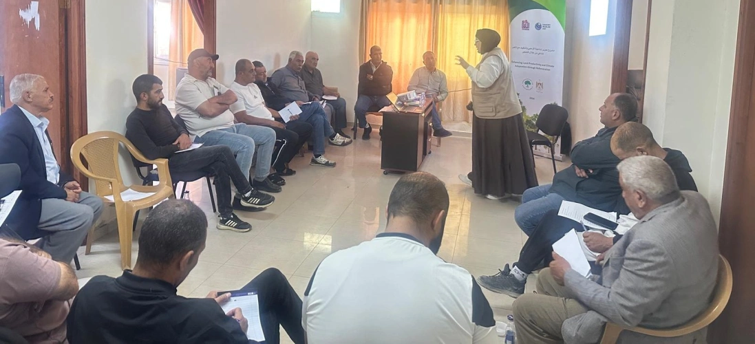 🔴 مركز أبحاث الأراضي ودائرة زراعة وبيطرة سعير/ مديرية زراعة شمال الخليل ينفّذان تدريباً إرشادياً لـ32 مزارعاً لتعزيز الإنتاجية الزراعية والتكيف مع التغير المناخي.