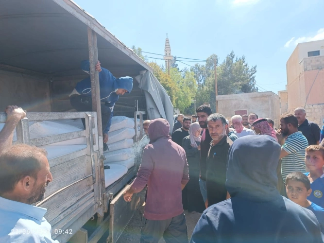 The Ministry of Agriculture, Ma'an Center, and Oxfam distributed 130 tons of barley to sheep farmers in the western part of Dura city.