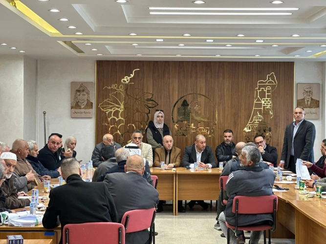 Ministry of Agriculture: North of Hebron Agriculture Directorate participates in a large meeting in Halhul Municipality with broad official and institutional participation to discuss supporting the steadfastness of farmers on their lands