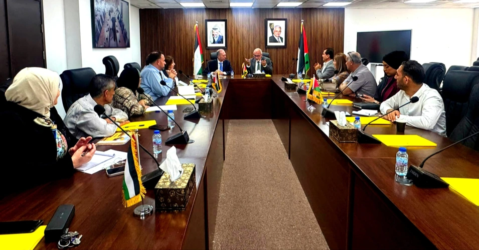 🔴 وزارة الزراعة وبرنامج «تصدير» يطلقان الروزنامة الزراعية الفلسطينية لتعزيز الإنتاج والتسويق والتصدير الزراعي.